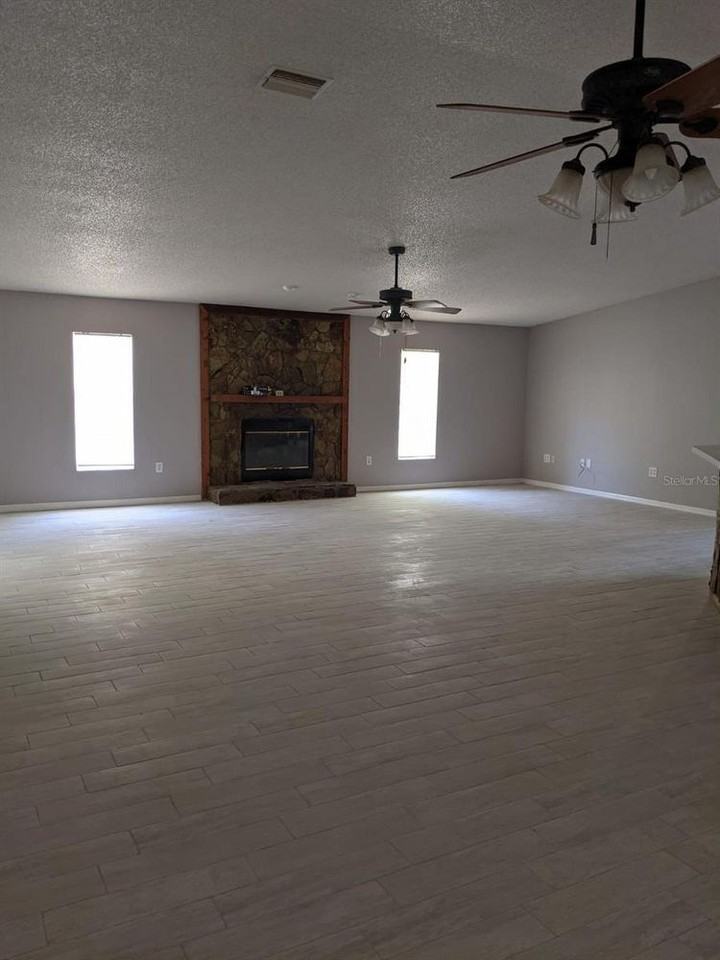 4048 Rolling Hills Ct W - Photo 3 of 9