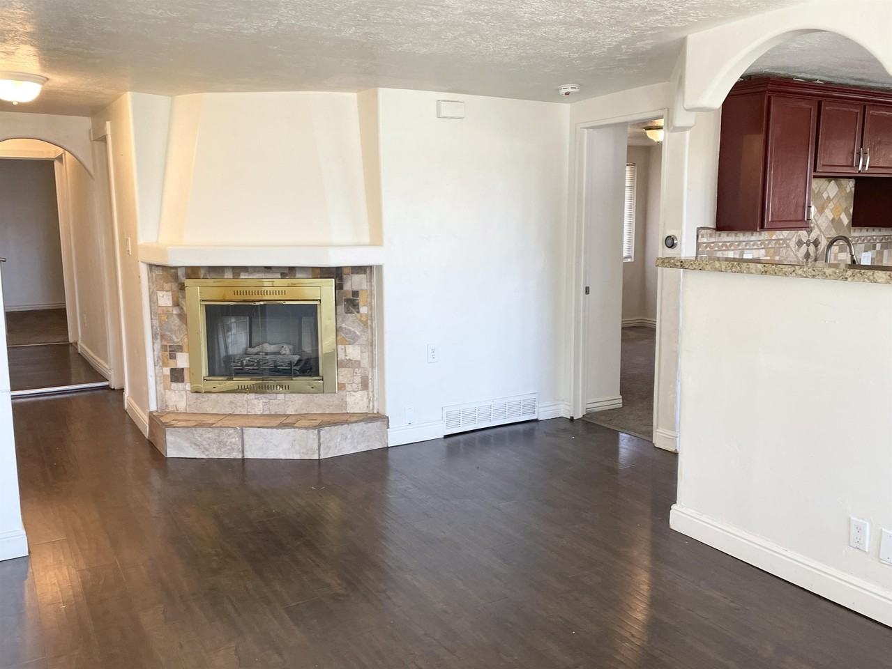 1714 W Chateau Ave #1 - Photo 4 of 23