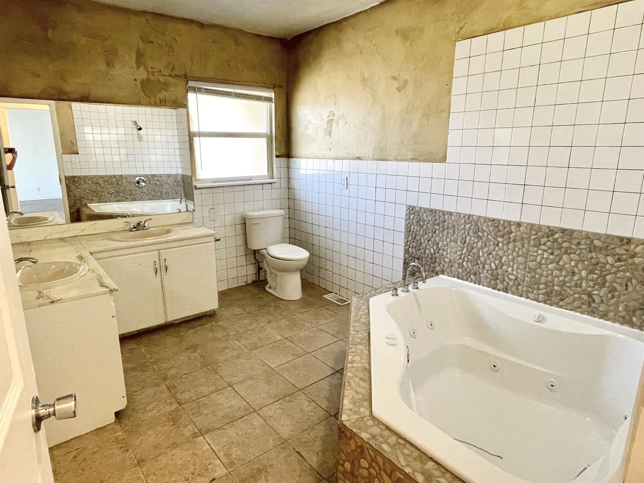 1714 W Chateau Ave #1 - Photo 7 of 23