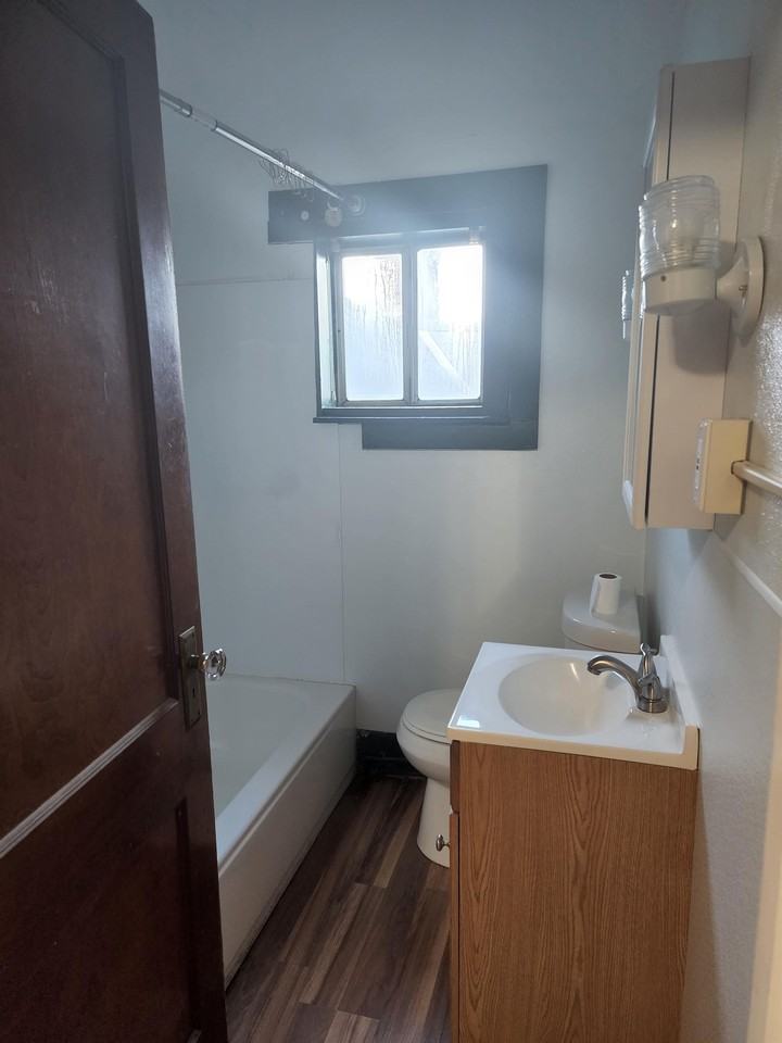 411 Franklin St #3 - Photo 2 of 6