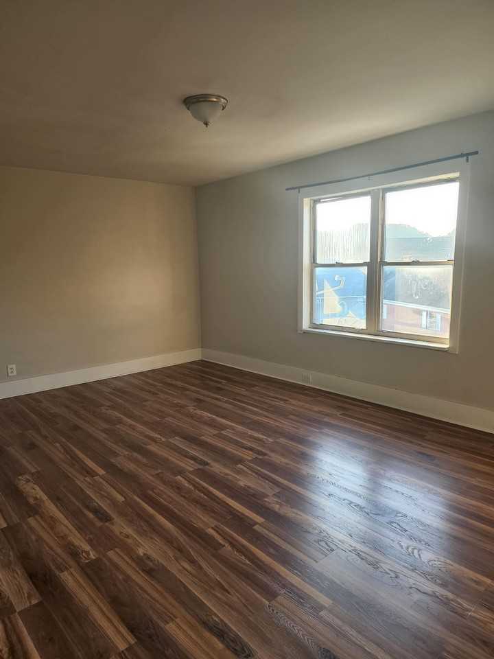 411 Franklin St #3 - Photo 3 of 6