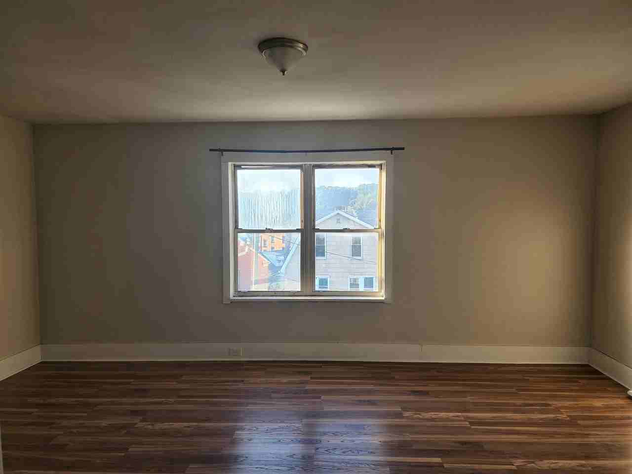 411 Franklin St #3 - Photo 4 of 6