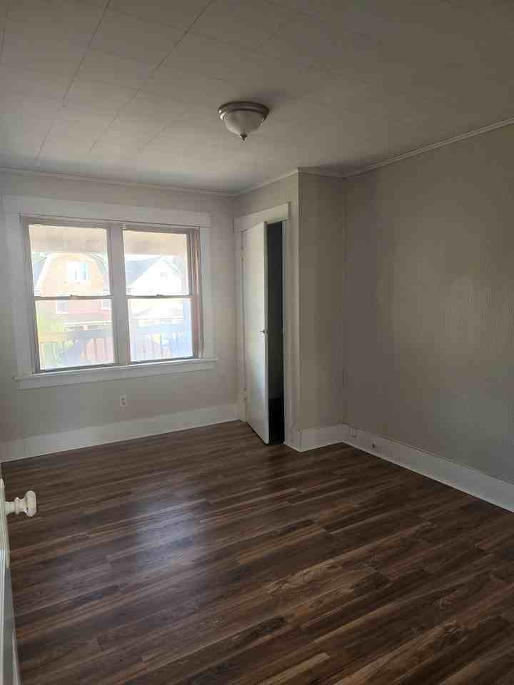 411 Franklin St #3 - Photo 5 of 6