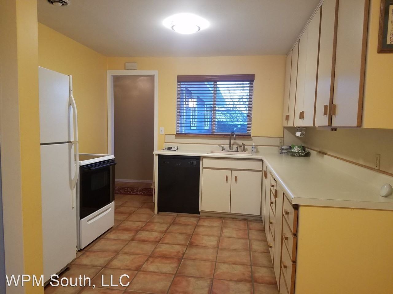 14642 7th Ave Sw Uppr - Photo 3 of 13