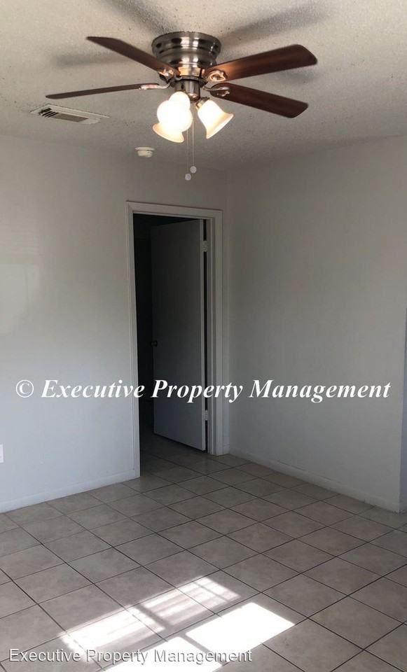 918-920 JR Court - Photo 2 of 5