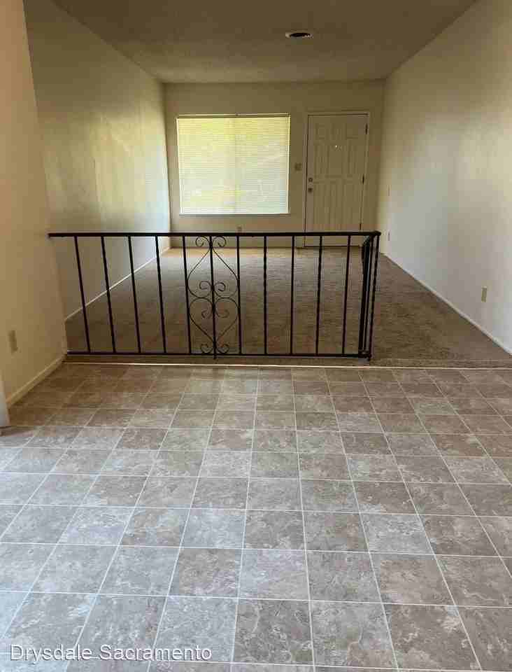 2708 El Caprice Dr - Photo 3 of 10