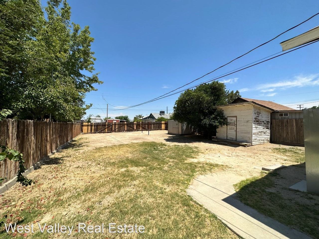 702 Tyler St - Photo 3 of 15