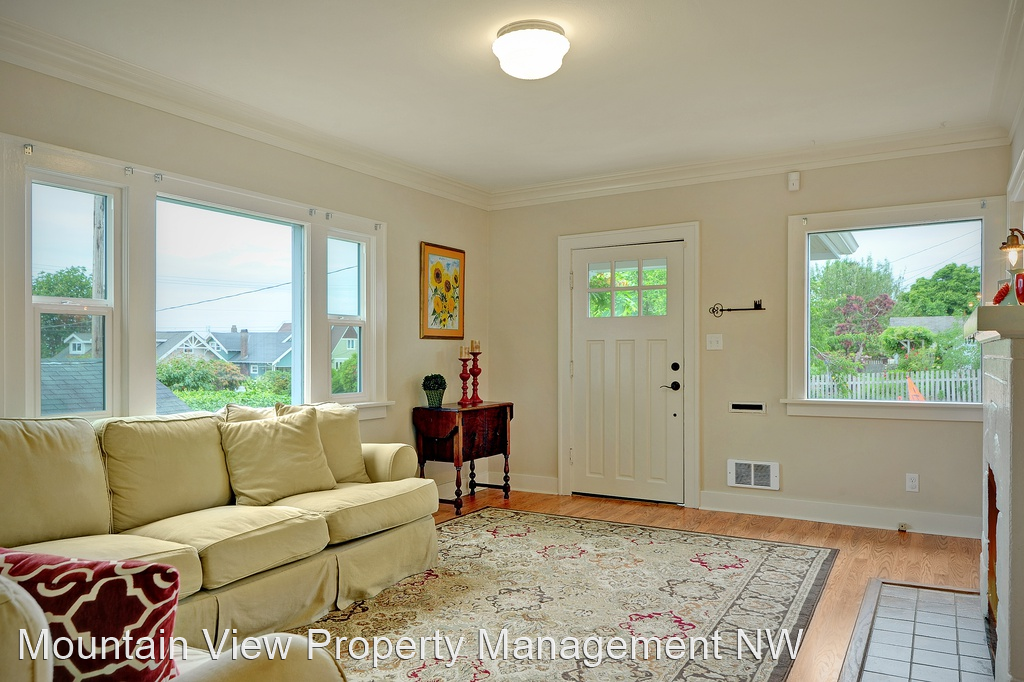 1310 12th St - Photo 3 of 14