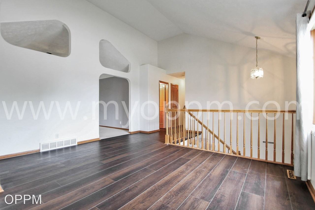 8212 S 67th Ct - Photo 2 of 17