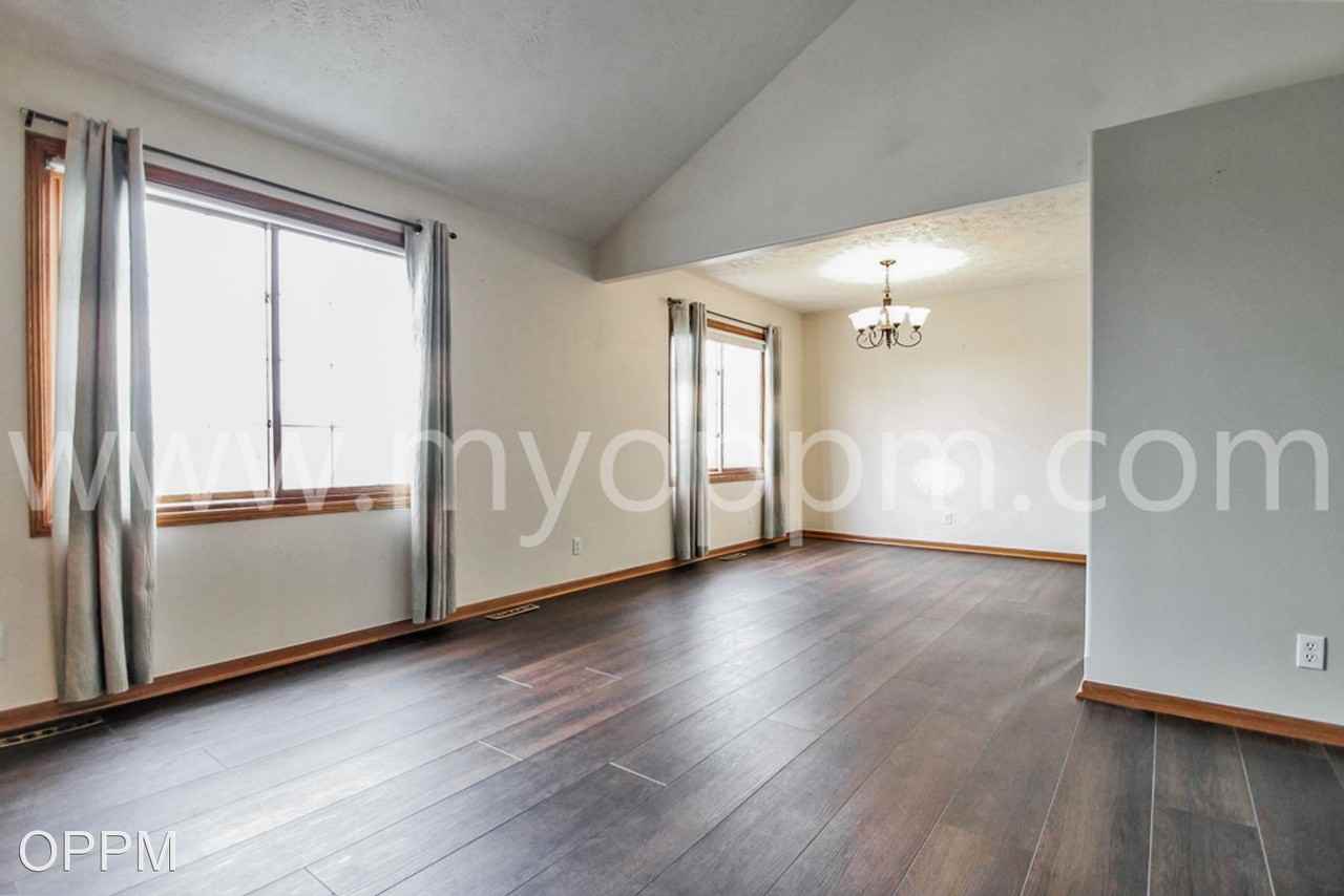 8212 S 67th Ct - Photo 3 of 17