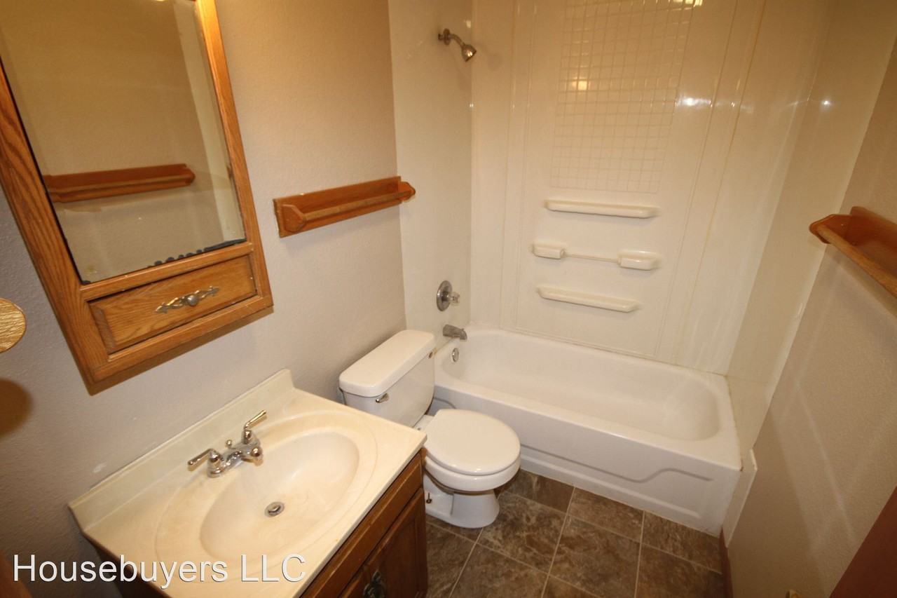1013 Kenyon Ave - Photo 2 of 13