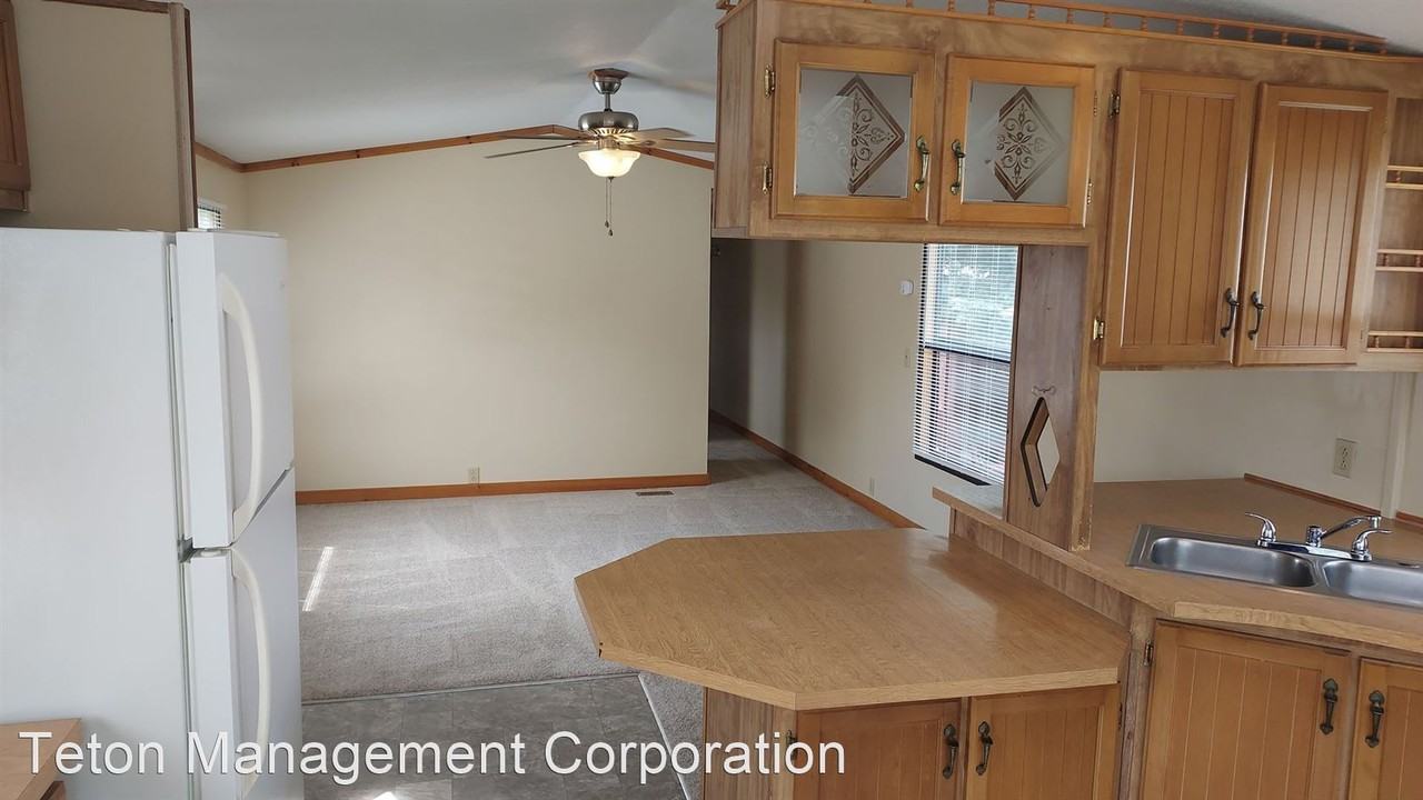 320 Thompson Rd - Photo 2 of 16