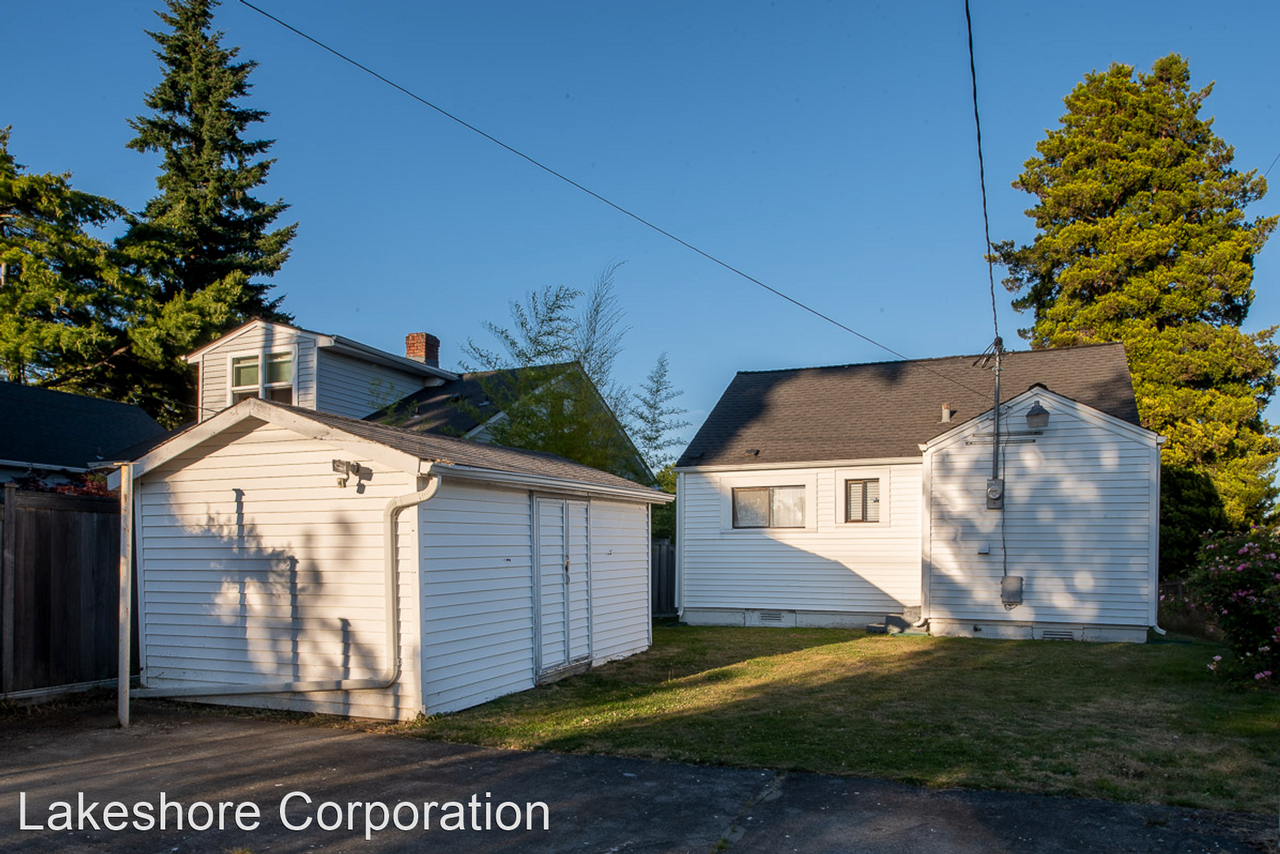 5941 41st Ave Sw - Photo 3 of 10