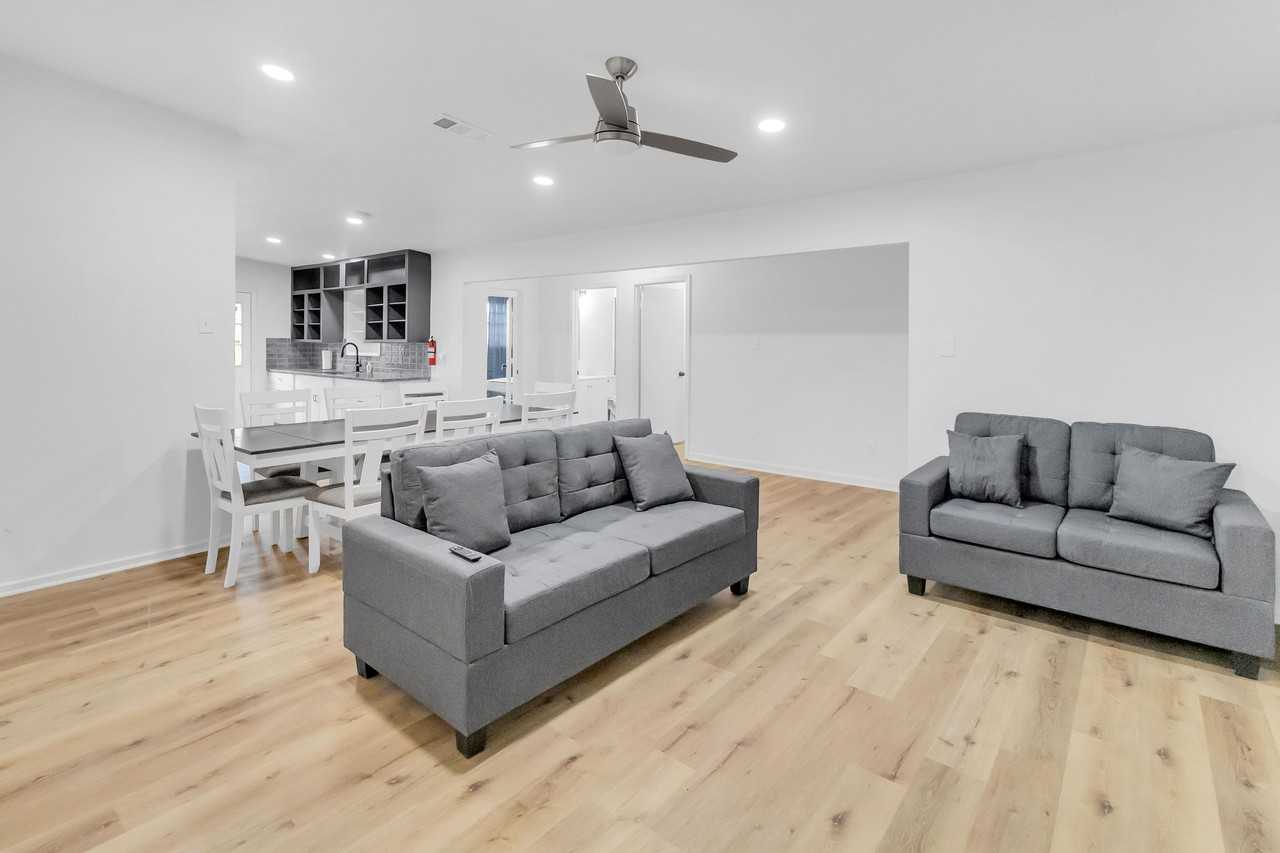 Dalmatian Dr - Photo 2 of 22