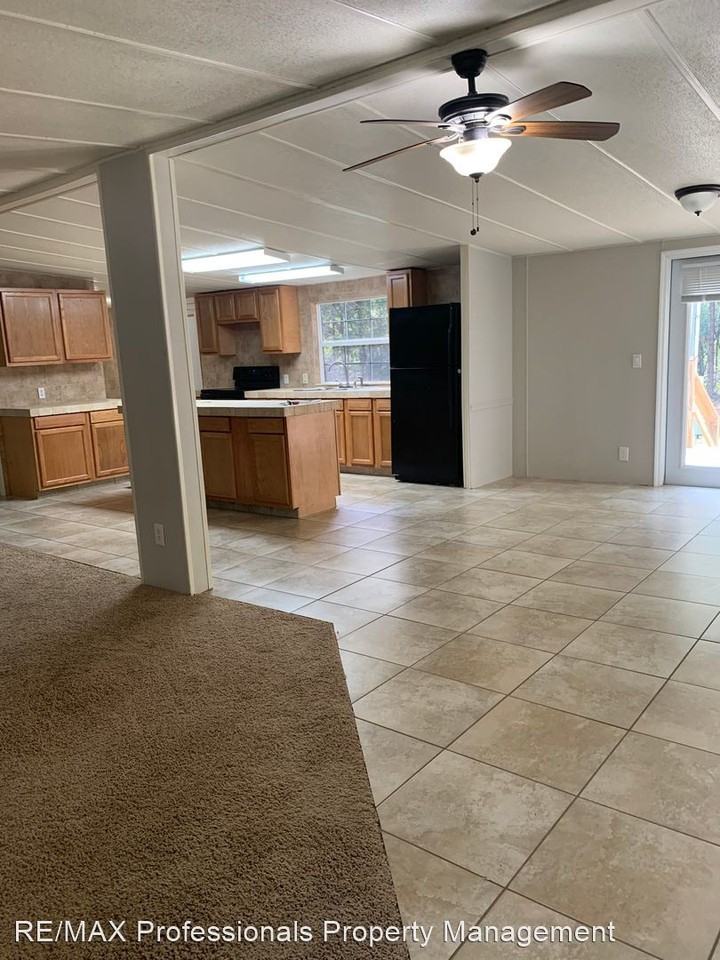 202 Sw Beyond Ct - Photo 2 of 26