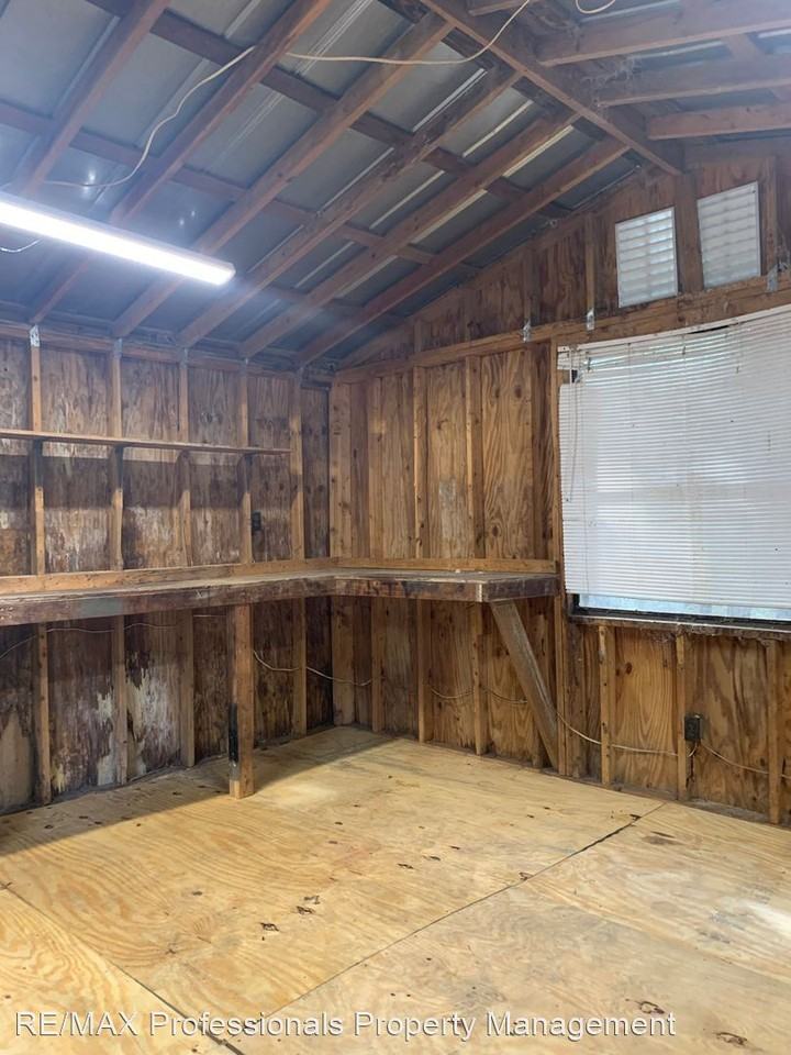 202 Sw Beyond Ct - Photo 3 of 26