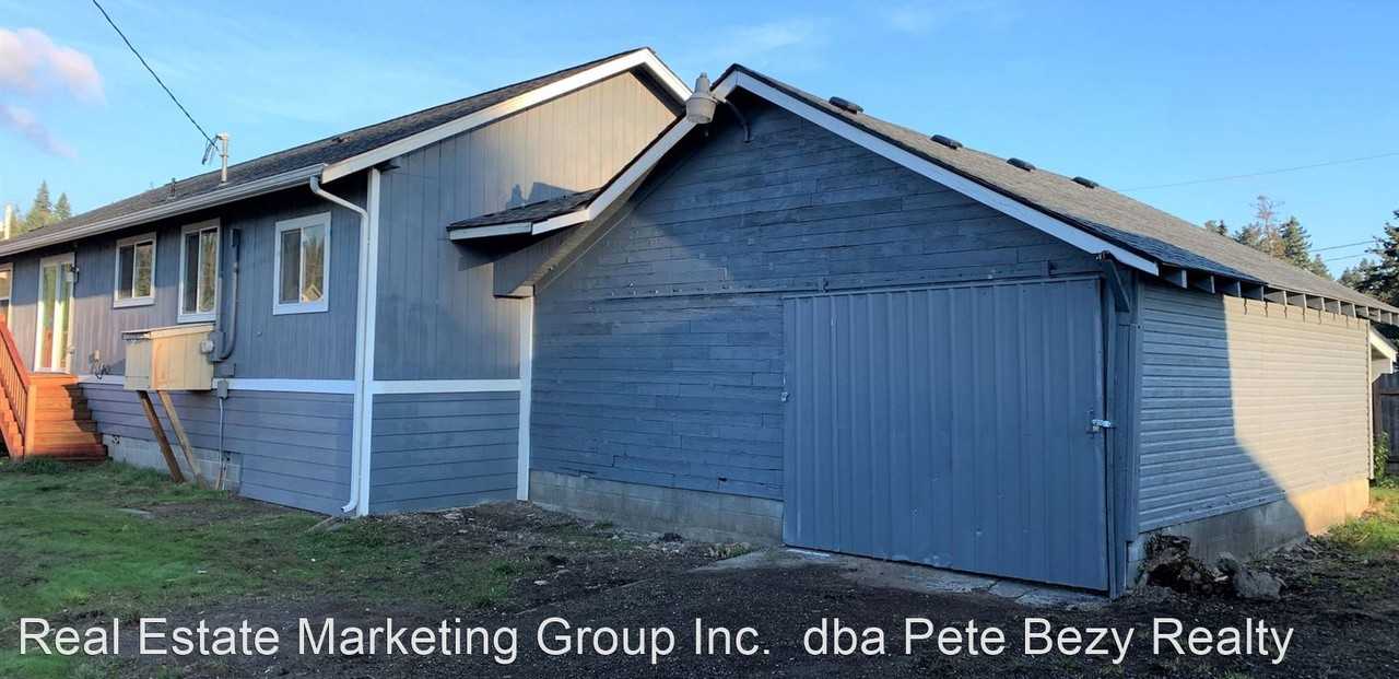 210 N Market St - Photo 3 of 10