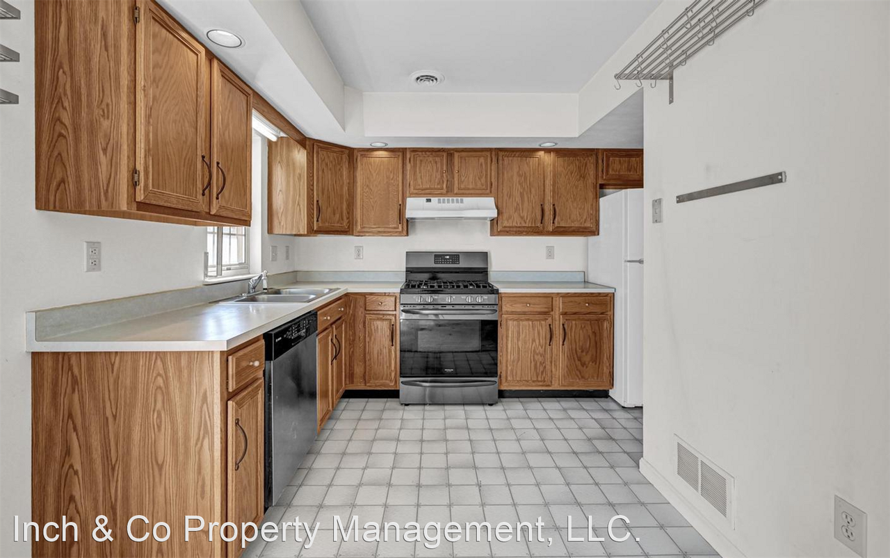 1203 Skyview Dr - Photo 3 of 11