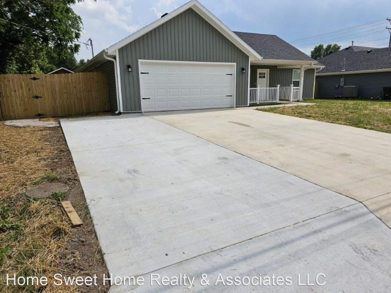 228 W Sloan Ave - Photo 2 of 13