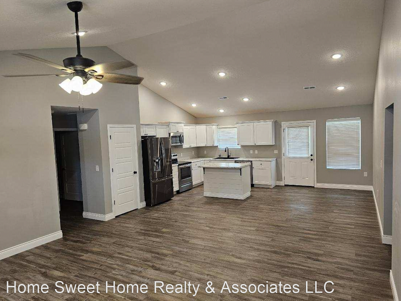 228 W Sloan Ave - Photo 3 of 13