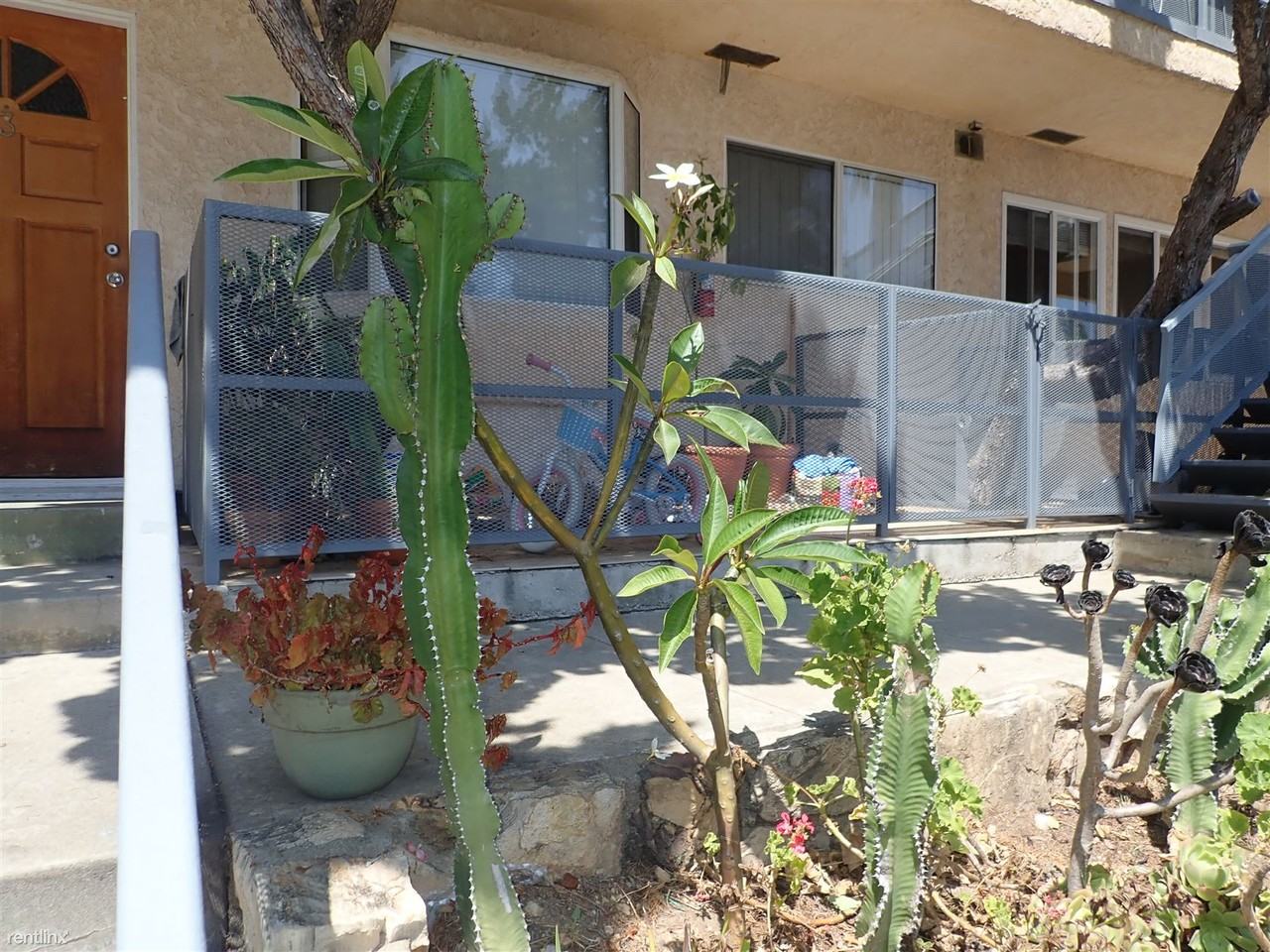 1025 Idaho Ave - Photo 3 of 5