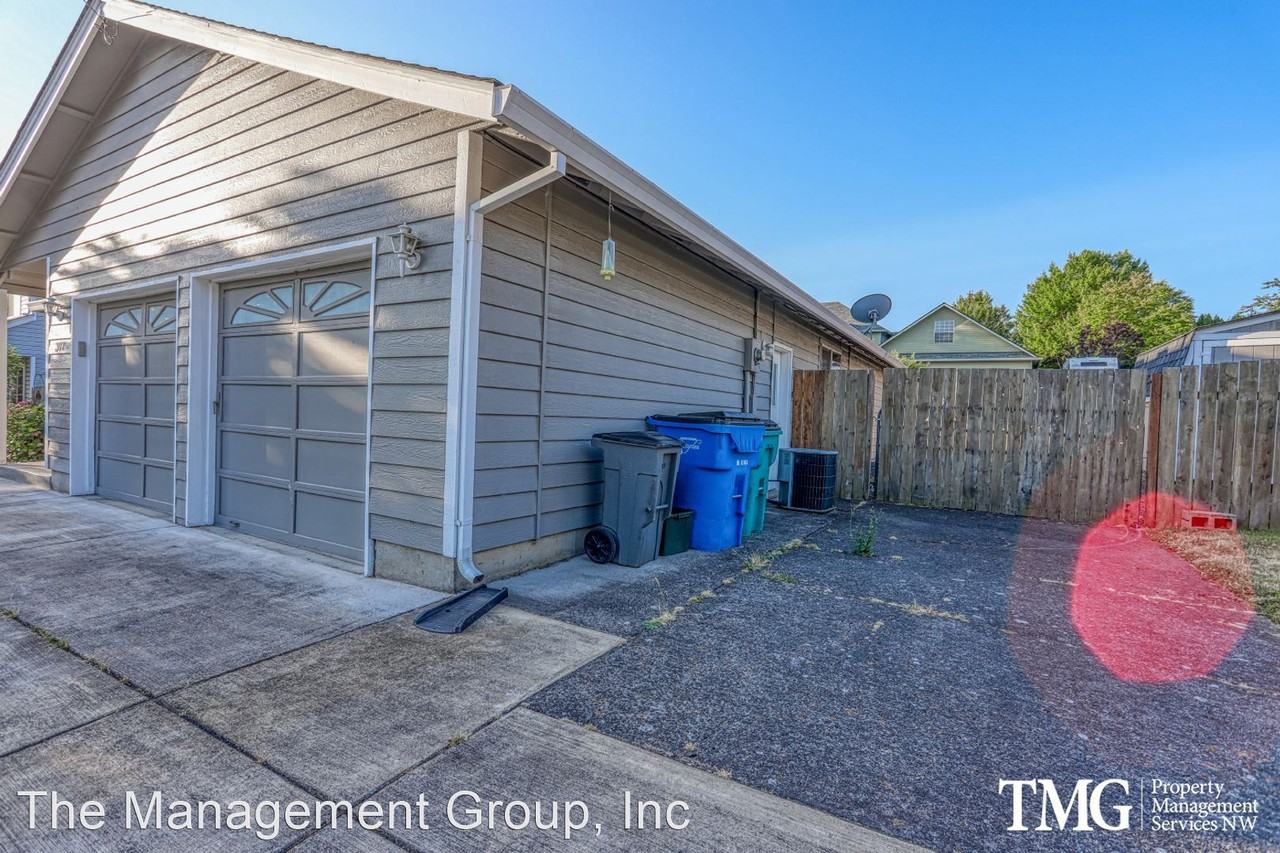307 Nw 49th St - Photo 2 of 45