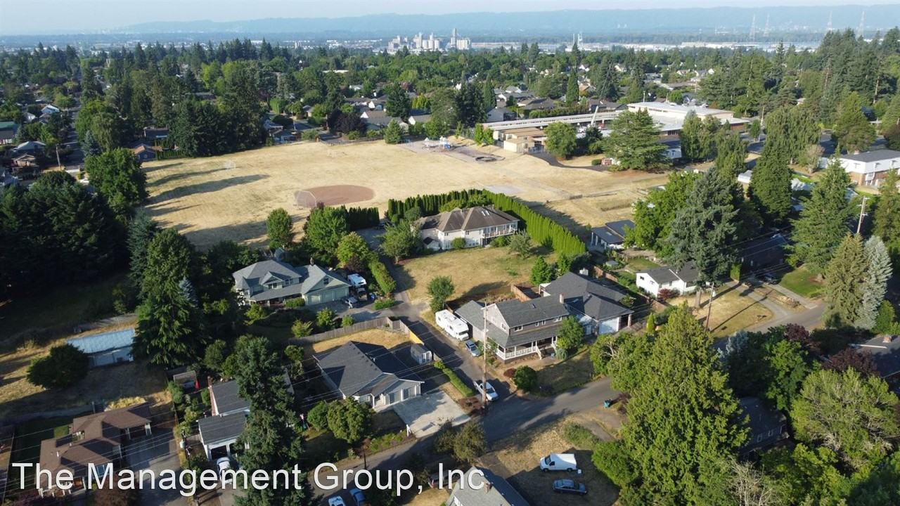 307 Nw 49th St - Photo 3 of 45
