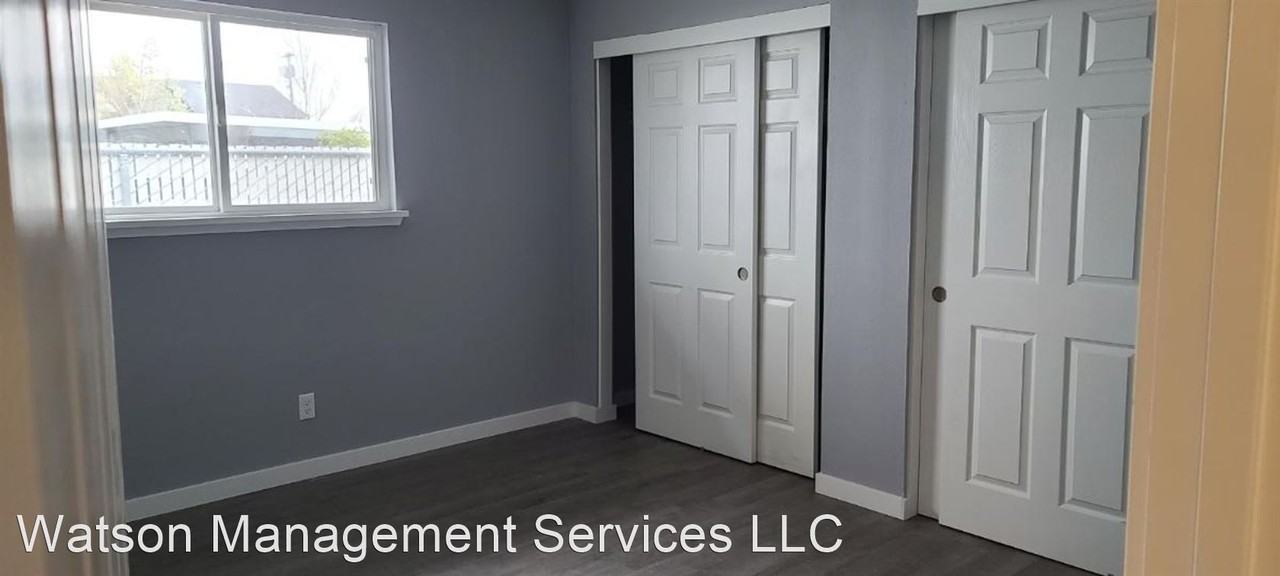 1538 Park Ave Ne - Photo 2 of 7