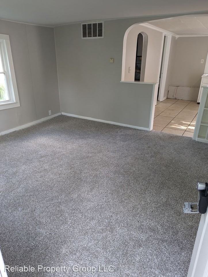 2424 Glenwood Ave - Photo 2 of 8