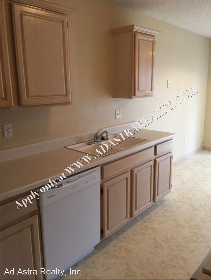 1815 1815 1st St. - Photo 3 of 9