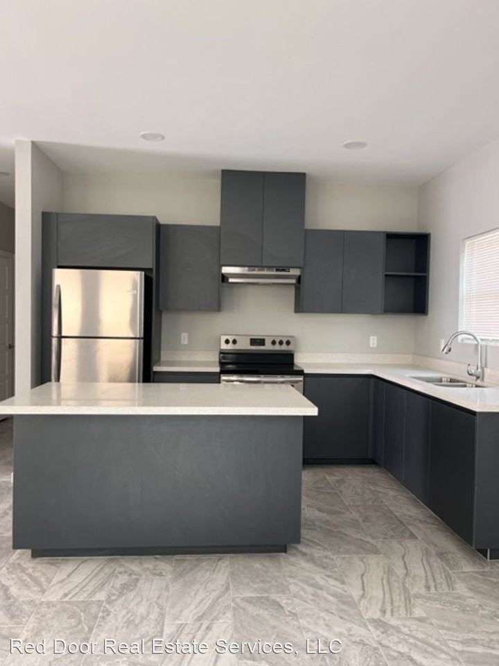 1220 S Xanthia St - Photo 3 of 13