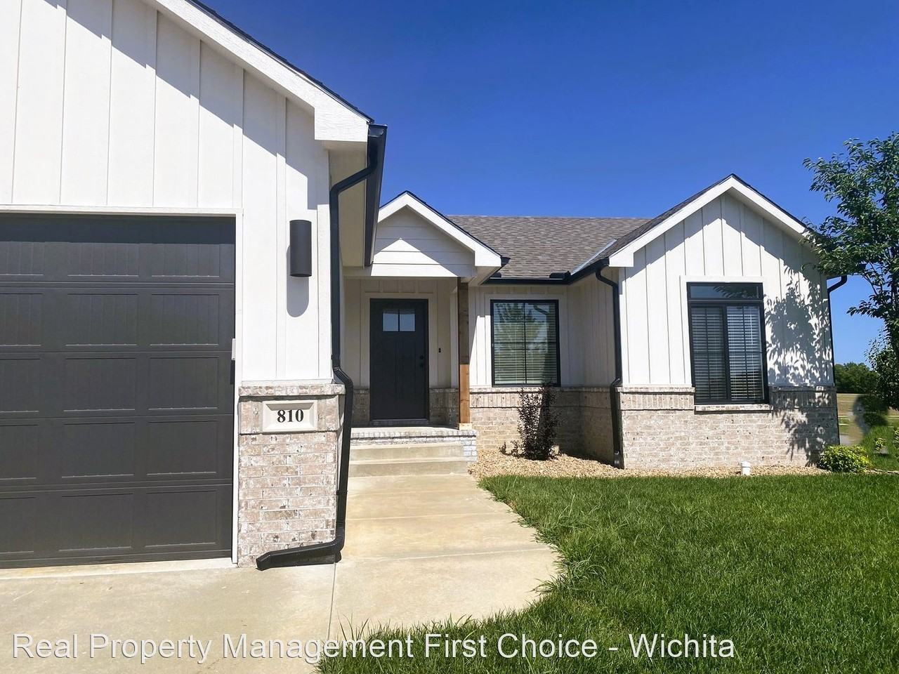 810 S Hedgewood St - Photo 2 of 32