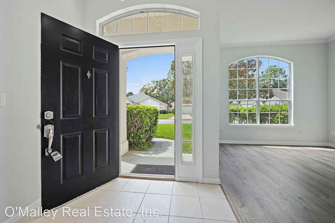 13973 Spoonbill St N - Photo 2 of 26