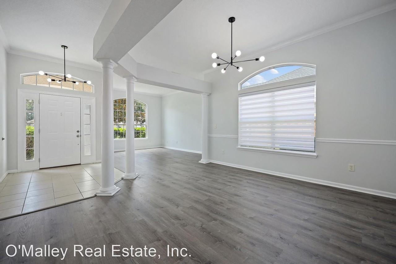 13973 Spoonbill St N - Photo 3 of 26