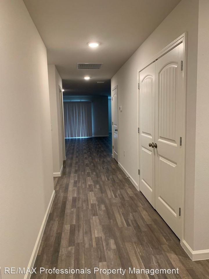 404 Sw Jewel Lake Dr - Photo 3 of 18