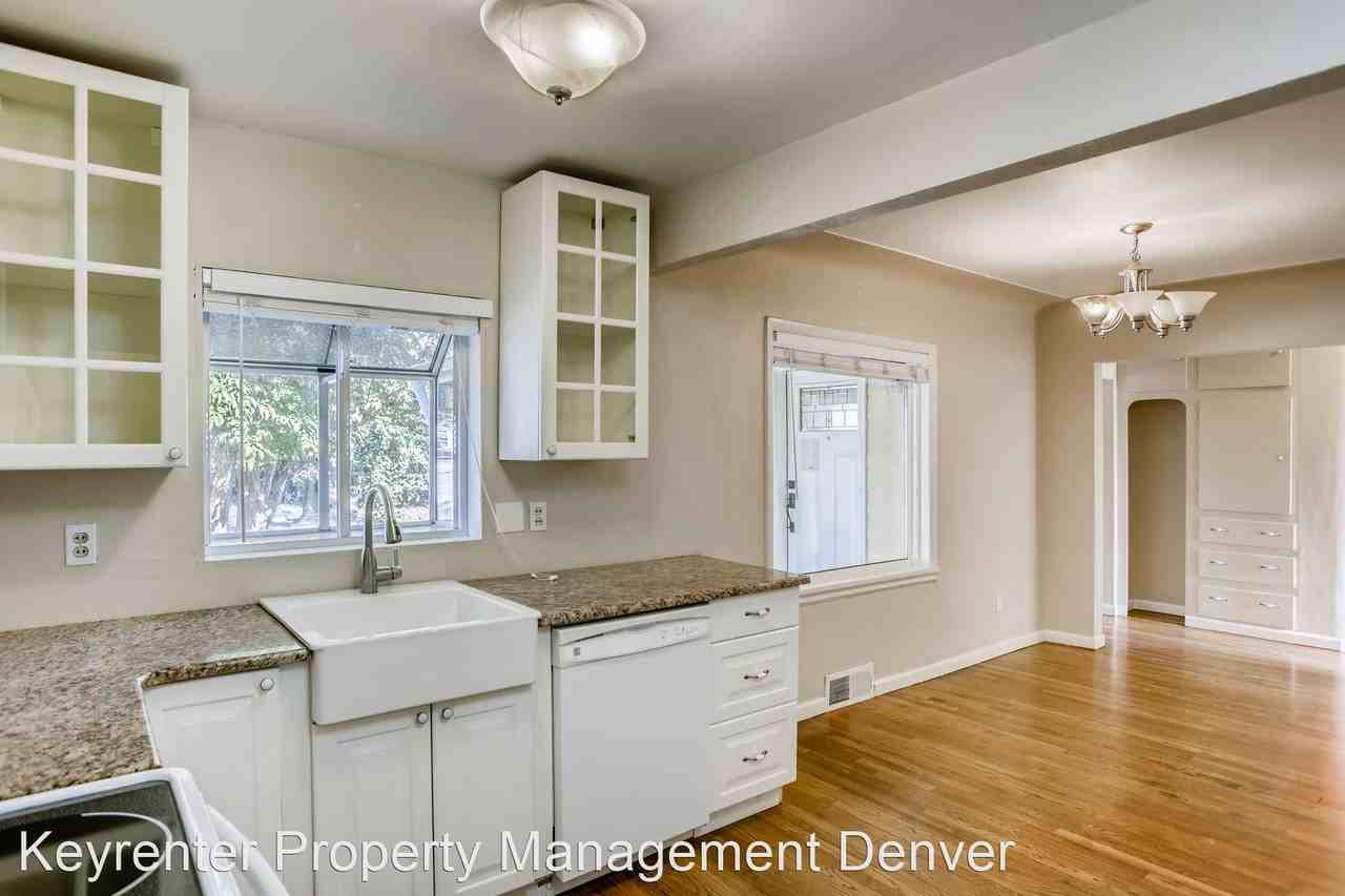 364 S Oak St - Photo 3 of 15