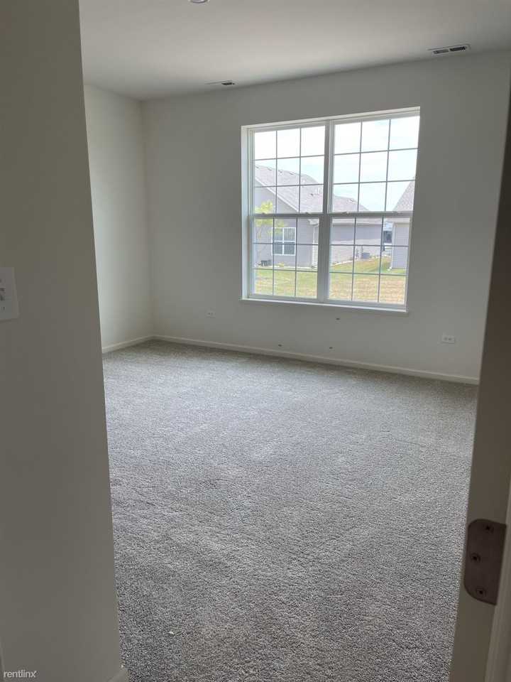 14365 Clover Ave - Photo 3 of 6