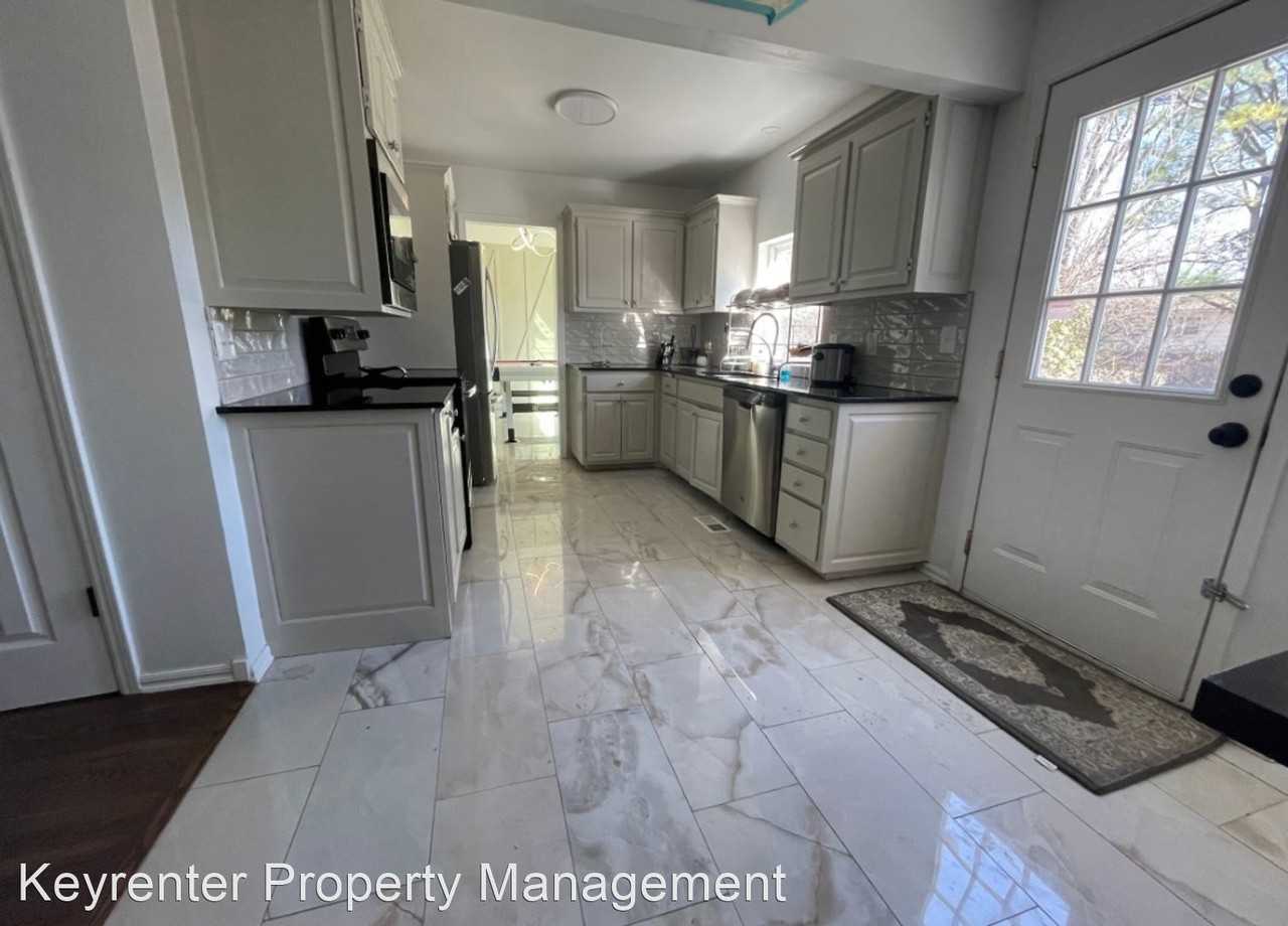 6337 S 69th East Pl - Photo 2 of 10