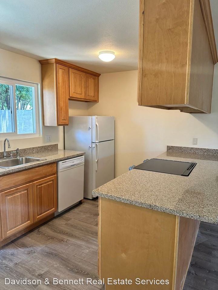 3985 Dunhill St - Photo 3 of 11