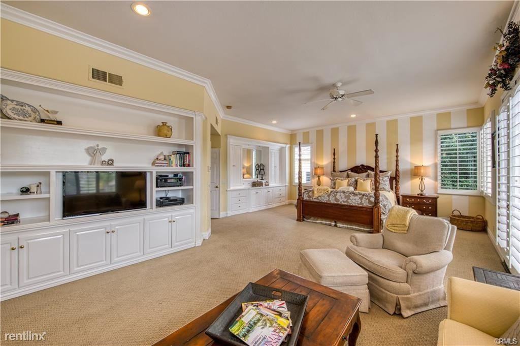 28 Riviera - Photo 3 of 12