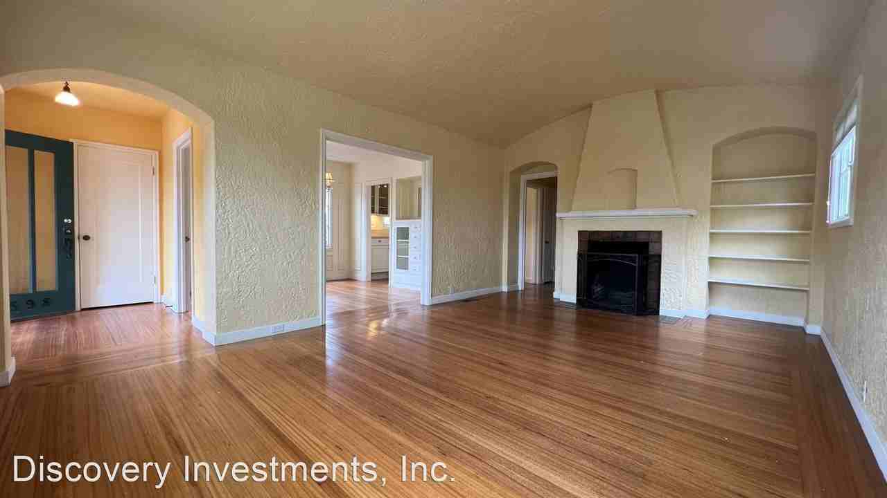 1598 Capistrano Ave - Photo 2 of 12