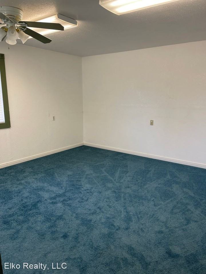 336 Blakeland Dr - Photo 3 of 10