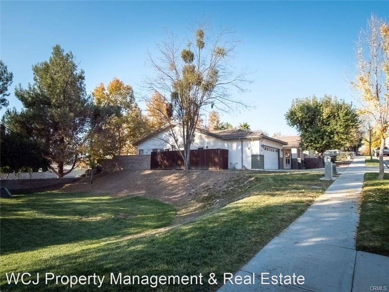 1217 Echo Ct - Photo 2 of 20