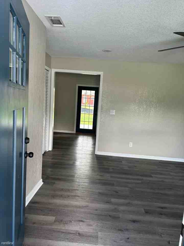 6112 Crews Lake Rd - Photo 3 of 12