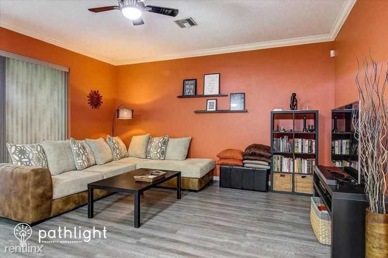 1528 Mccrea Dr - Photo 3 of 17