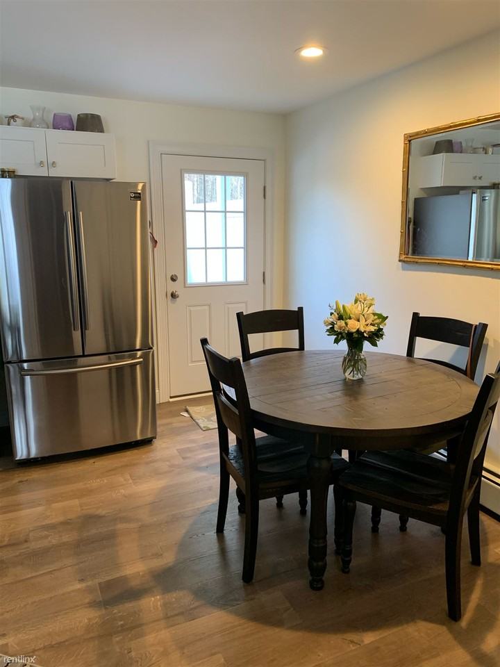 270 Forest St - Photo 2 of 5