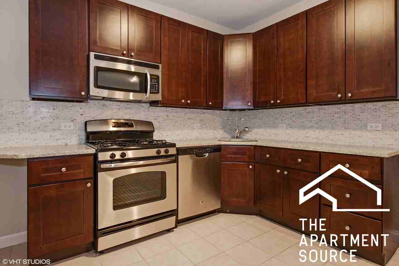 1804 N Sheffield Ave #1 - Photo 2 of 17