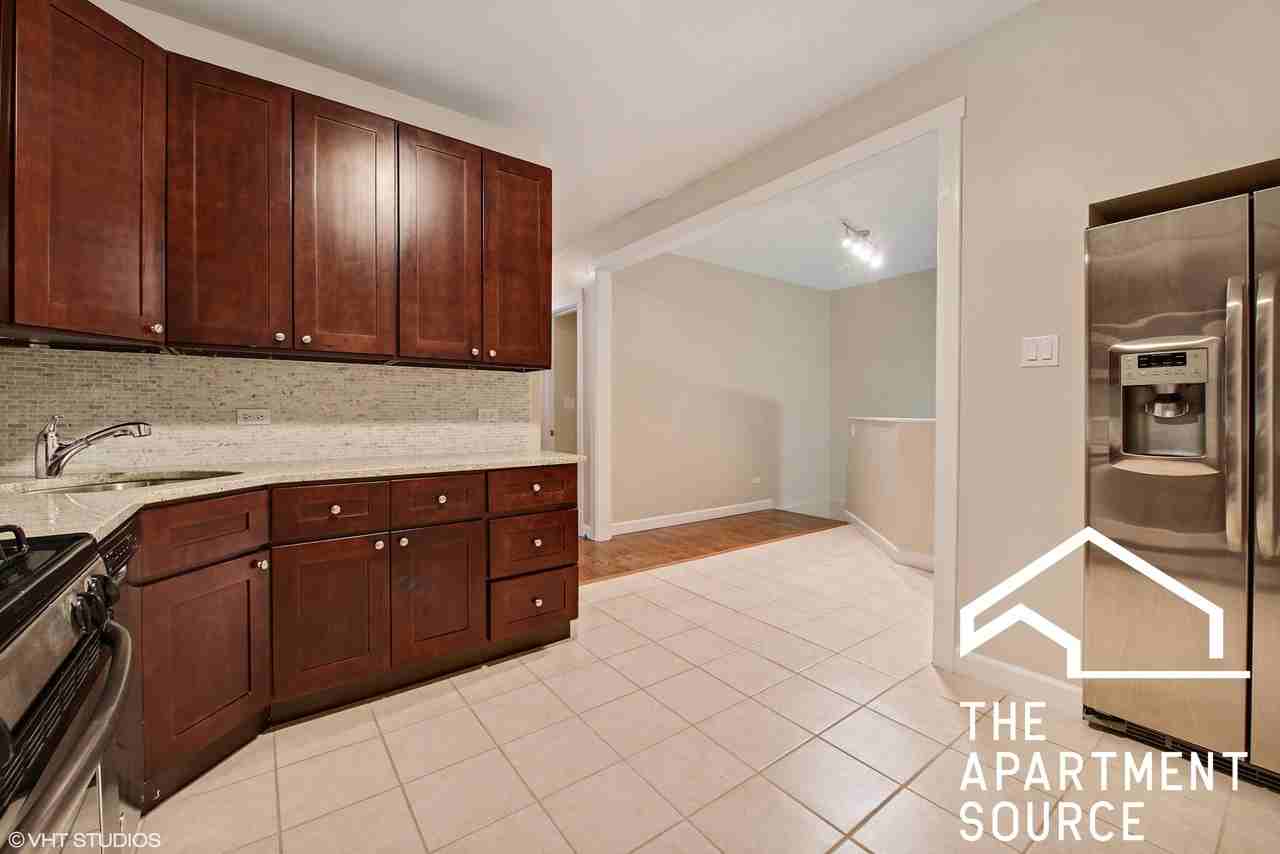 1804 N Sheffield Ave #1 - Photo 3 of 17