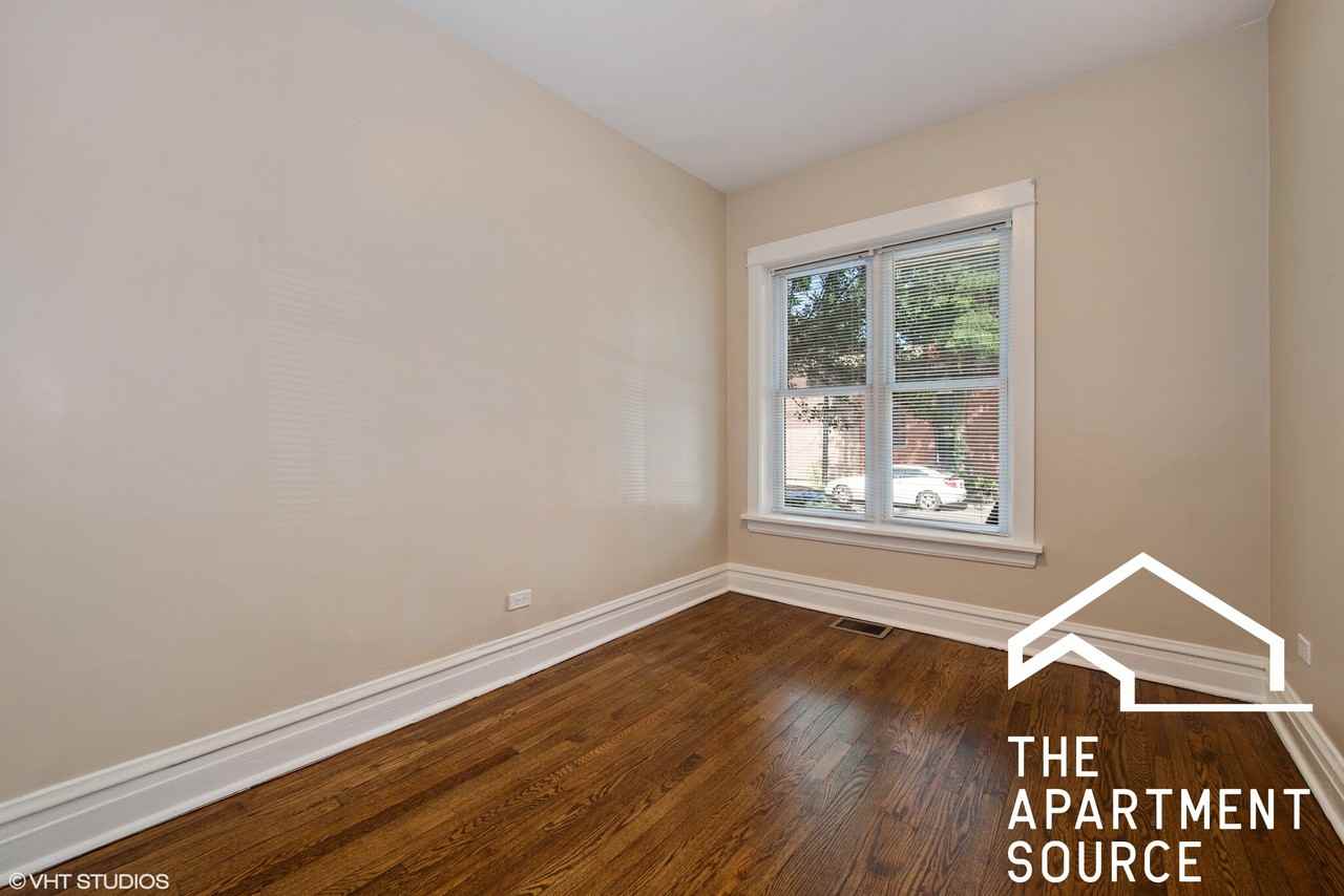 1804 N Sheffield Ave #1 - Photo 7 of 17