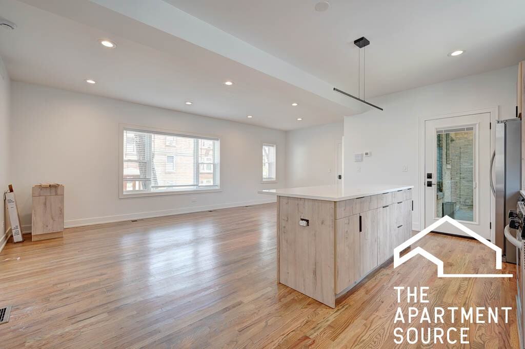 2604 N Springfield Ave #1 - Photo 3 of 22